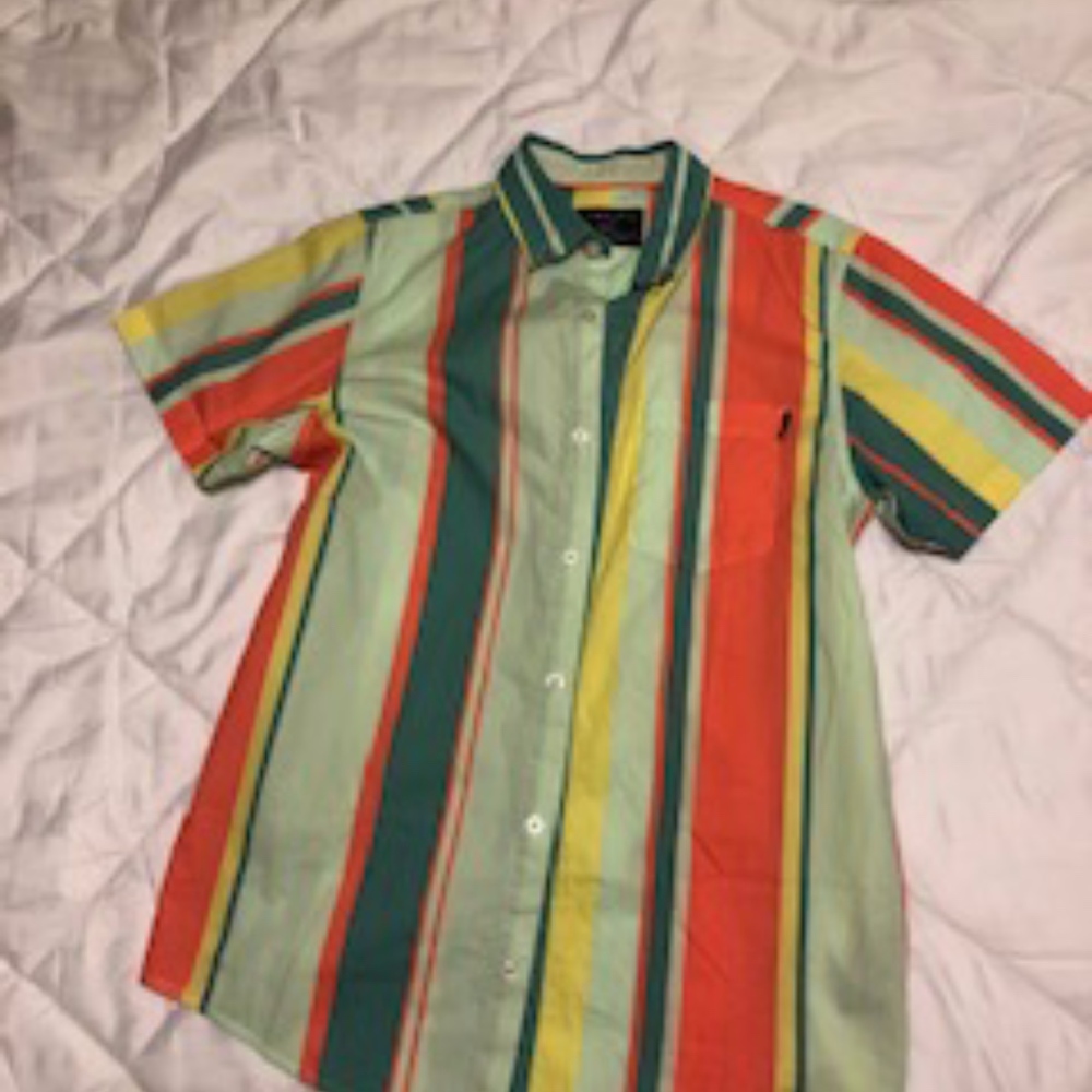 NEVER BEEN WORN Zumiez button up